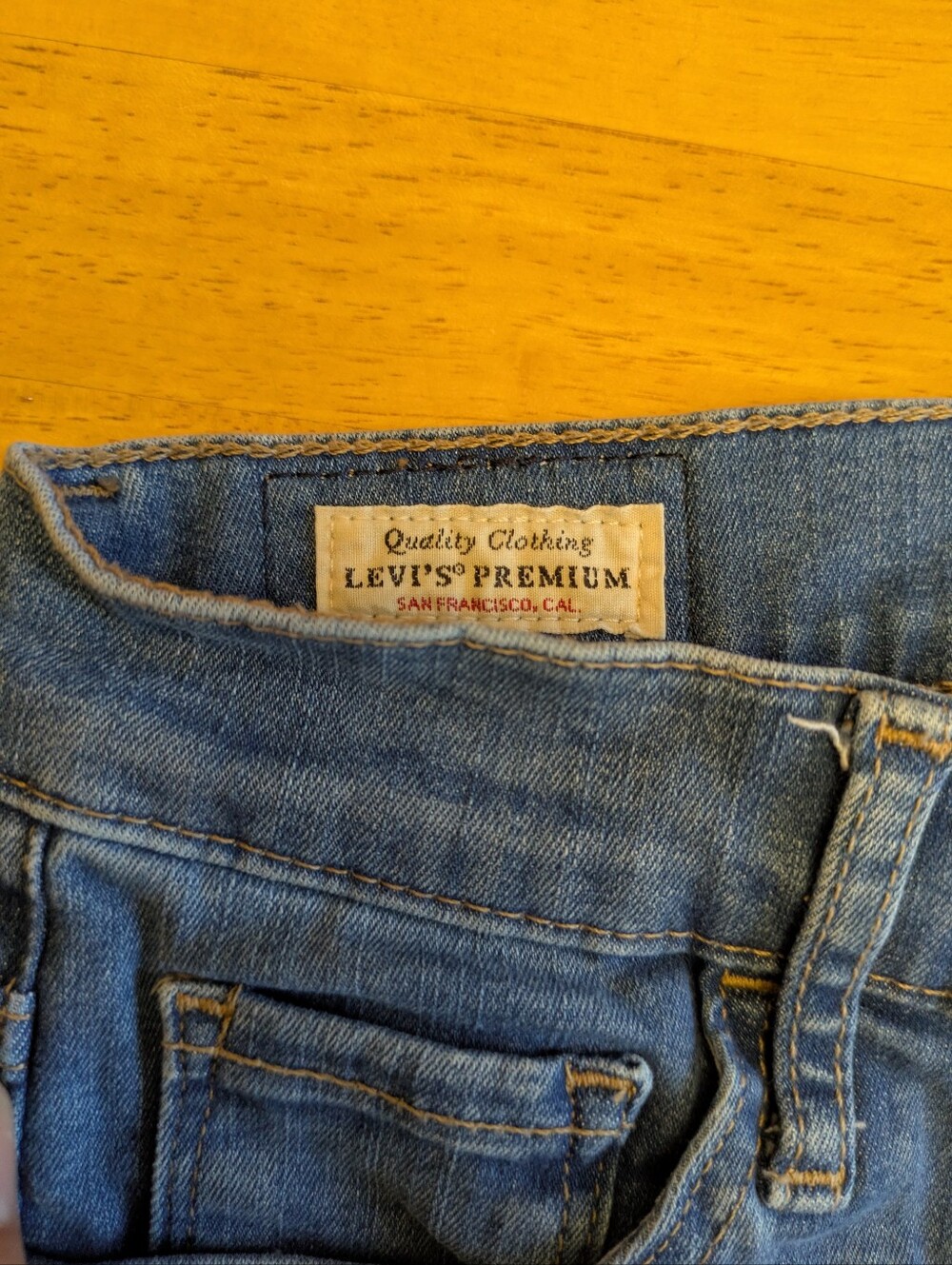 Levi's 720 High Rise Super Skinny Denim in Light Blue Size 26 - Picture 3 of 8